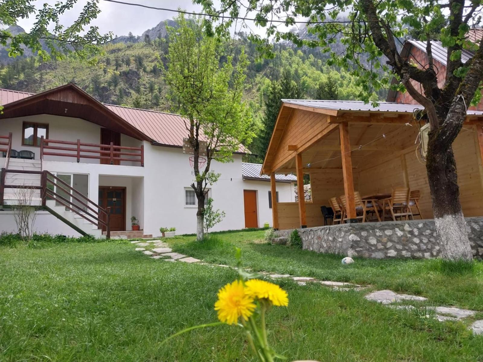 Bujtina Arlindi Bed & Breakfast Valbone Exterior photo